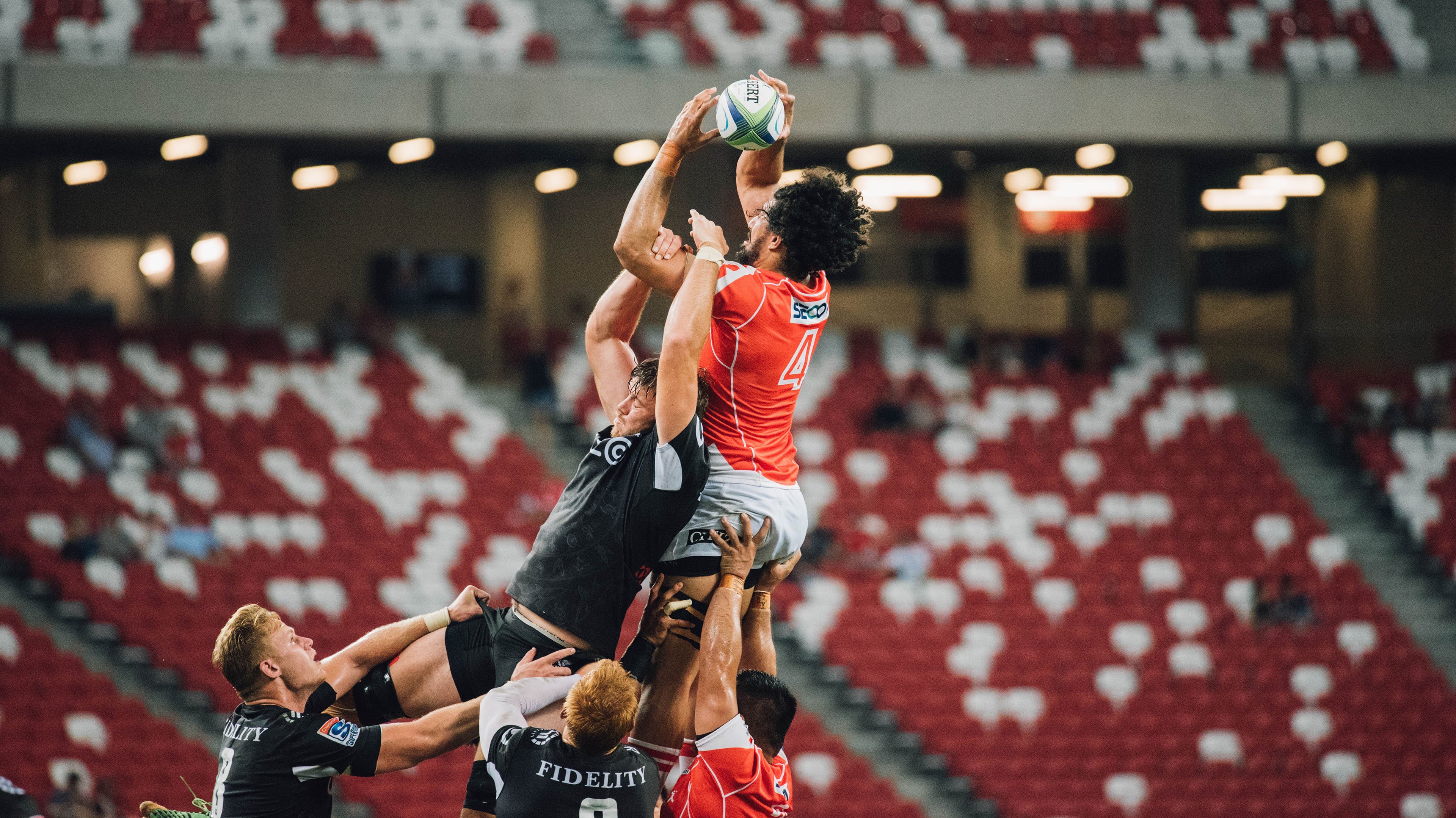 电竞之神回归！JackeyLove爆冷击败湖人，全场沸腾见证传奇归来